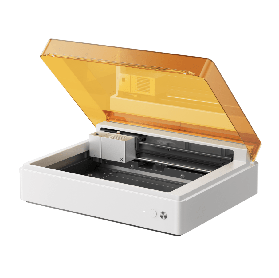 xTool M1 Ultra 10W med öppet lock